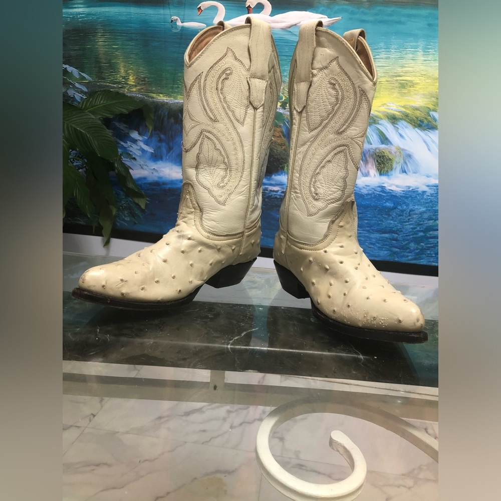 Cream Western Cowboy Boots 🤍